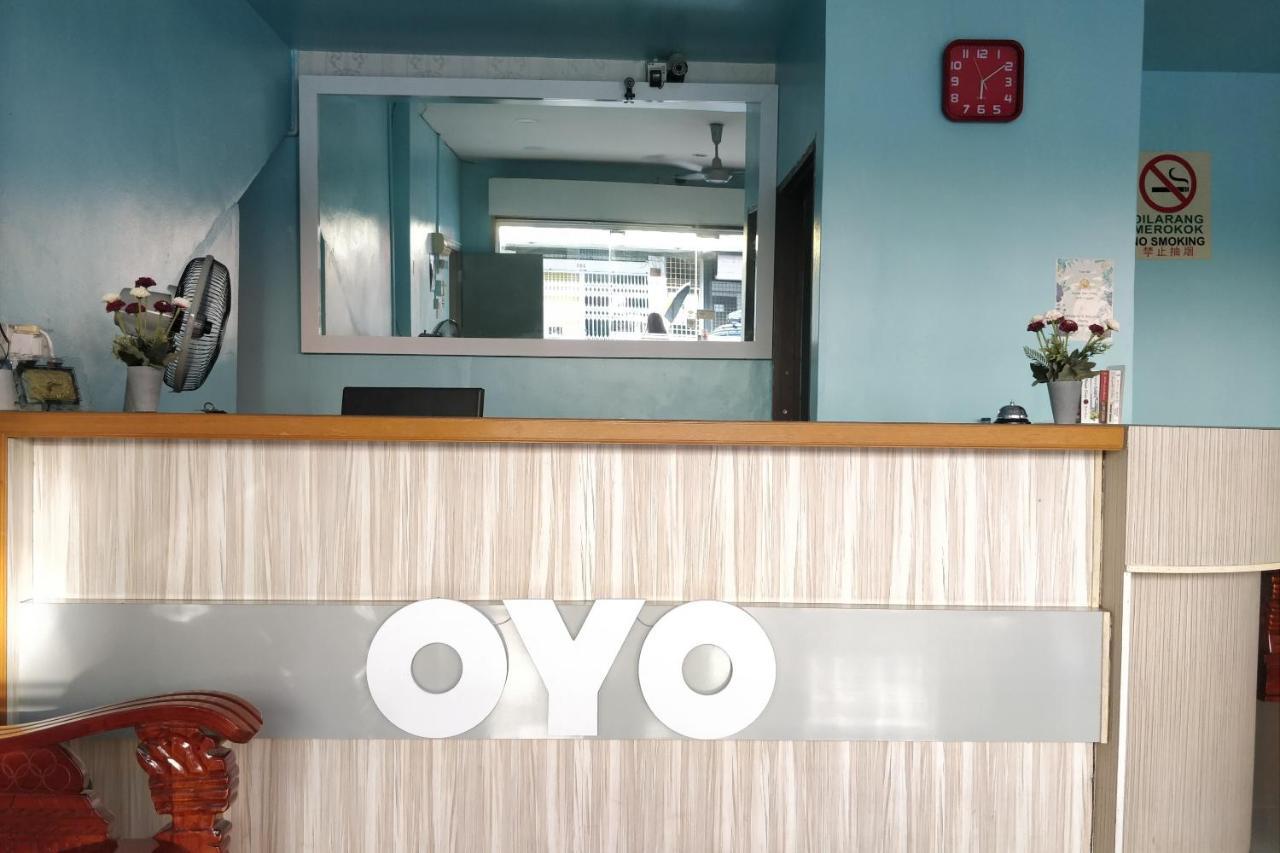 Oyo 89737 Hotel Tishoa Kampong Batu Tiga Екстериор снимка