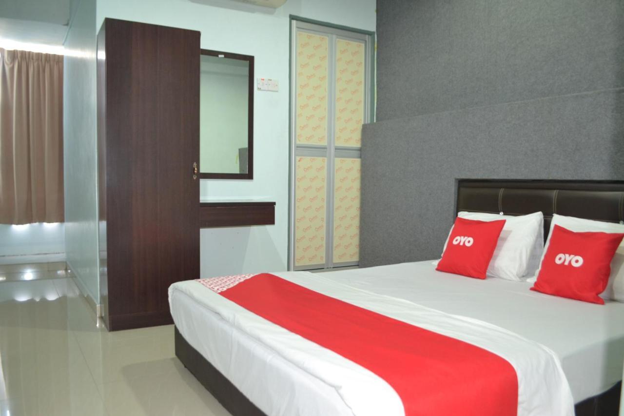 Oyo 89737 Hotel Tishoa Kampong Batu Tiga Екстериор снимка